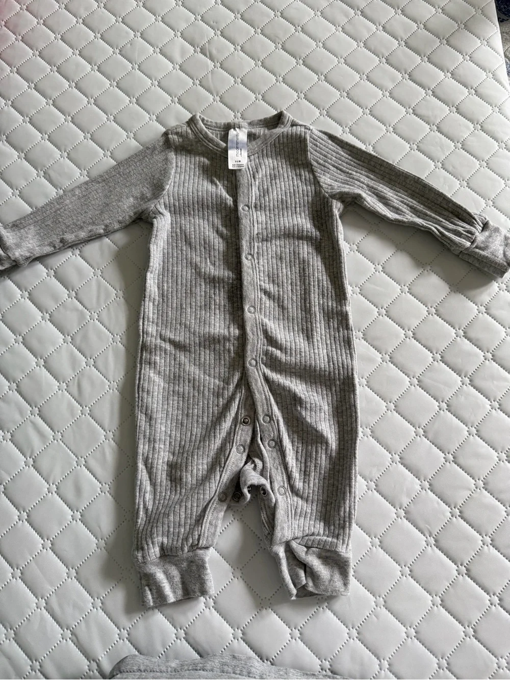 Gerber Gray Ribbed Snap-Front One-Piece Bodysuit Size 0-3 months